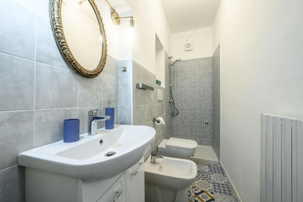 Le Finestre Sul Borgo 2 Lägenhet Parma Exteriör bild