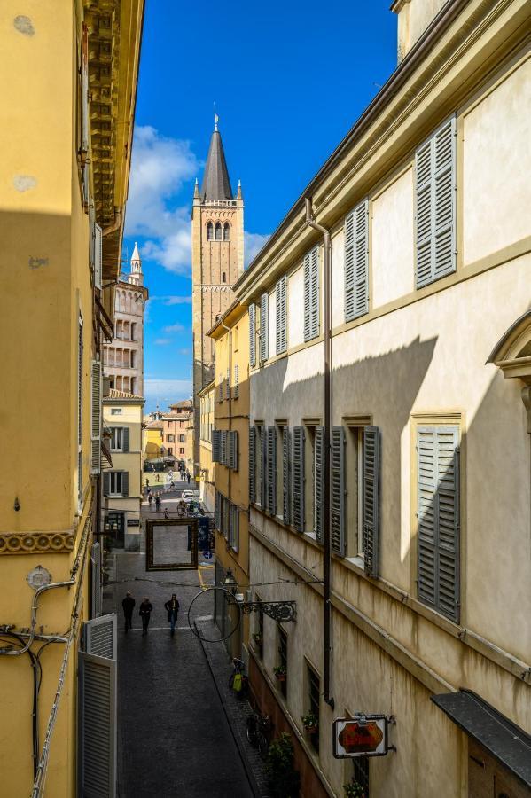 Le Finestre Sul Borgo 2 Lägenhet Parma Exteriör bild